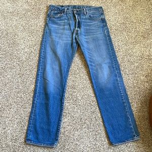 Mens Levi’s denim size 33. Used condition